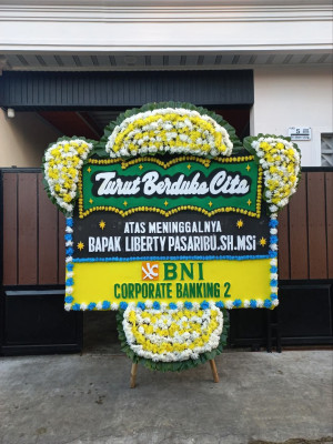 Papan Bunga Duka di Tanjung Bumi