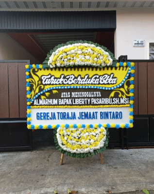 Papan Bunga Duka di Tanjung Bumi