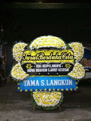 Papan Bunga Duka di Tanjung Bumi
